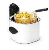 Friteuse remplie de frites.