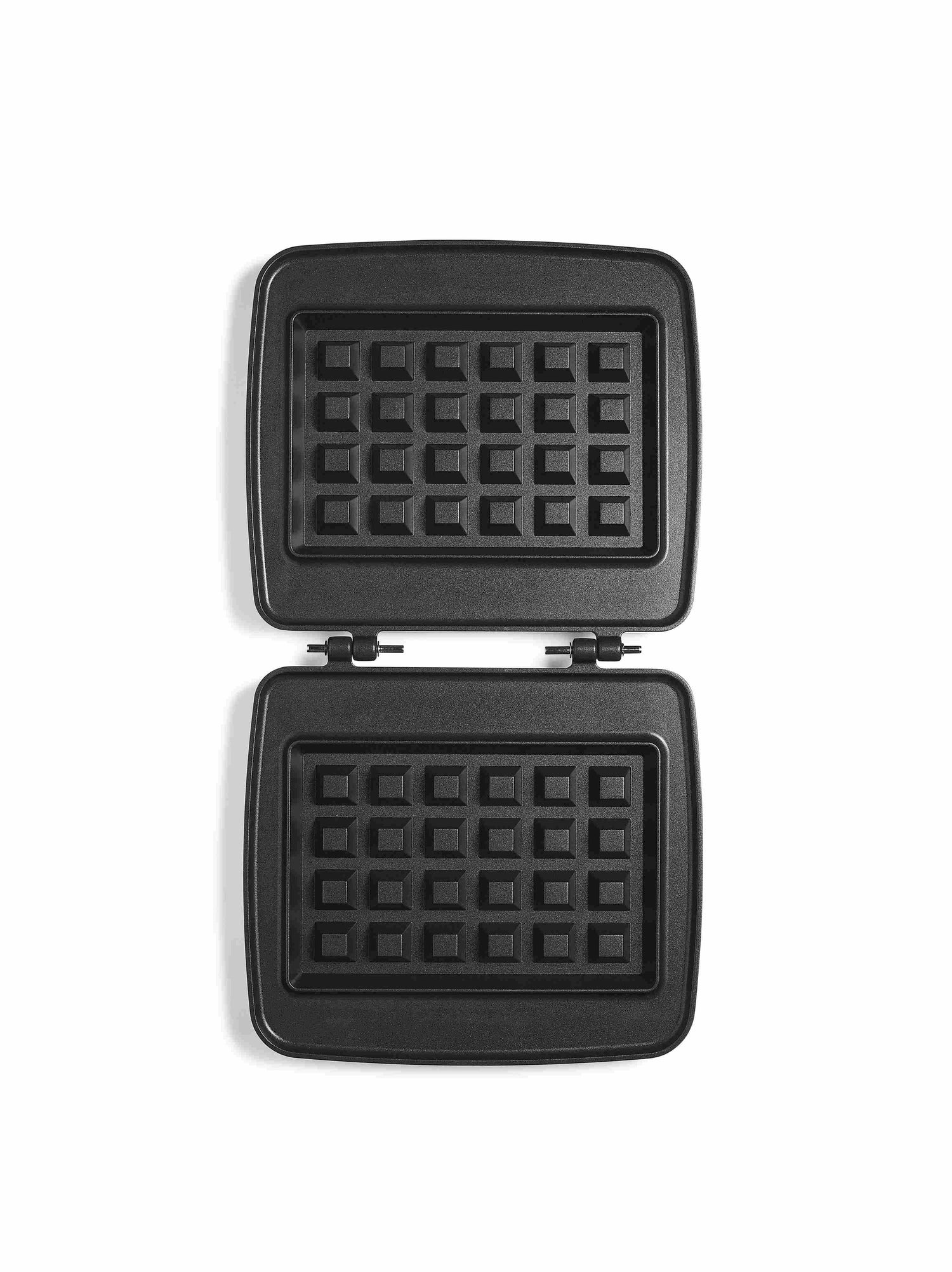 Gaufrier noir ouvert.