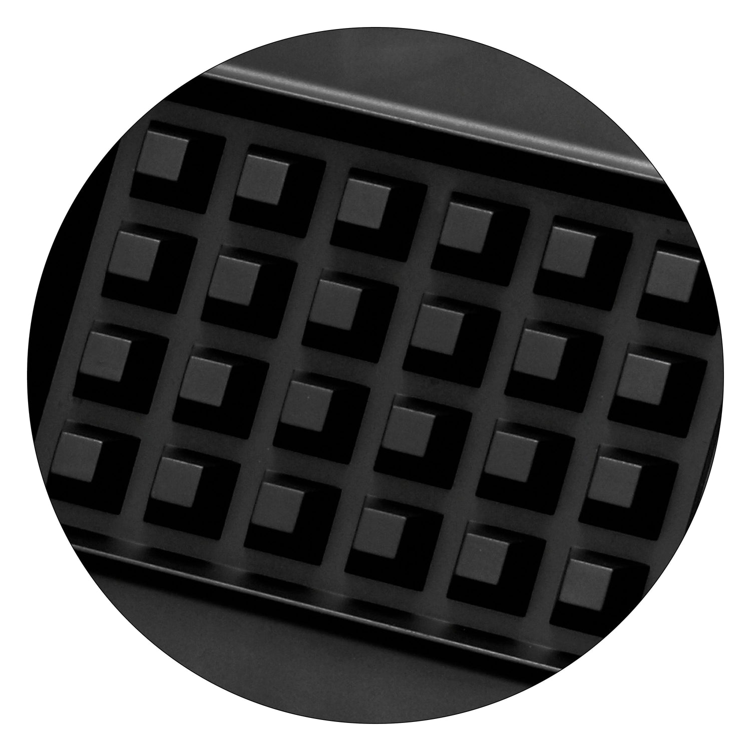 Gaufrier noir avec moules carrés.