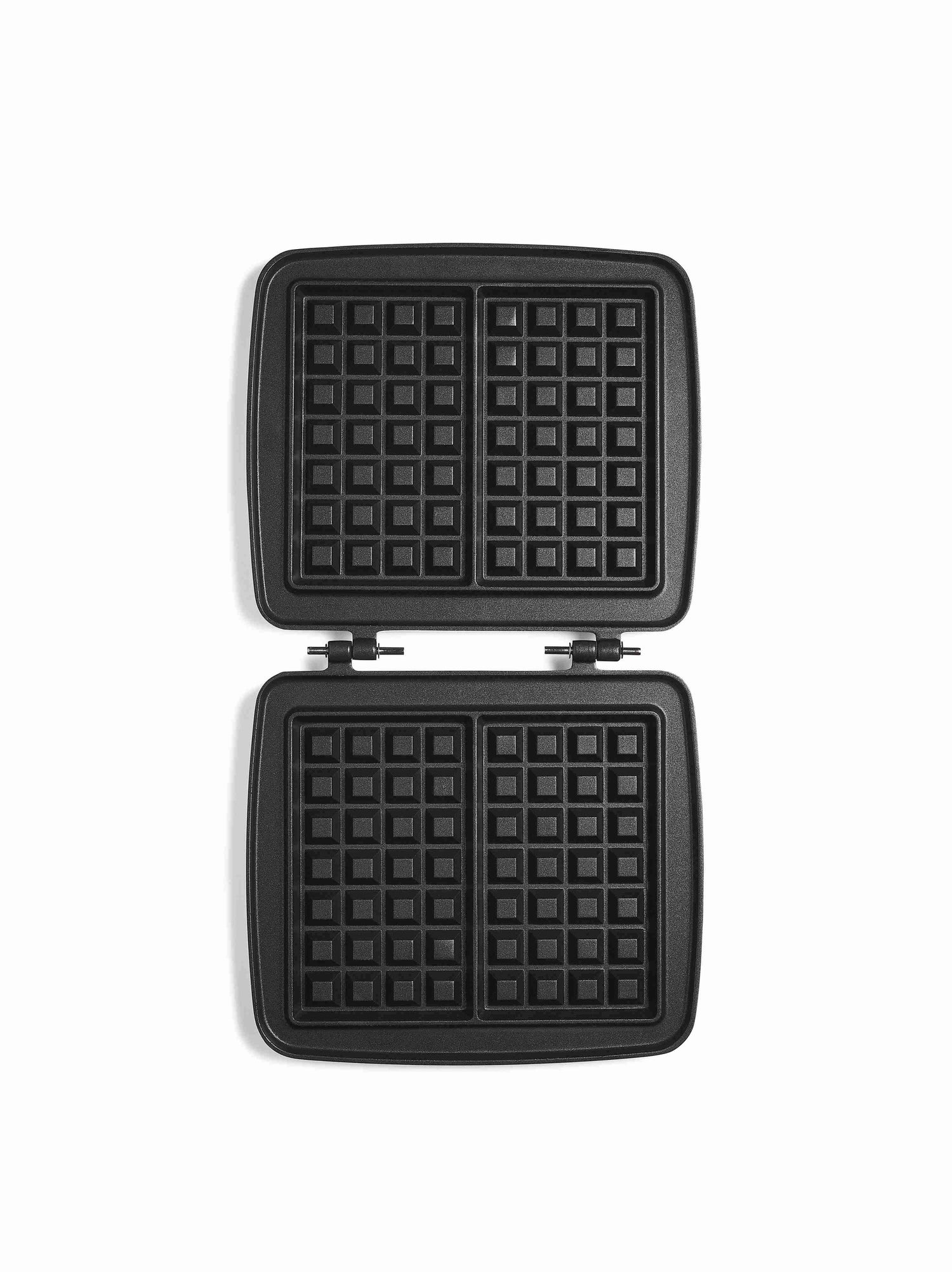 Gaufrier noir ouvert.