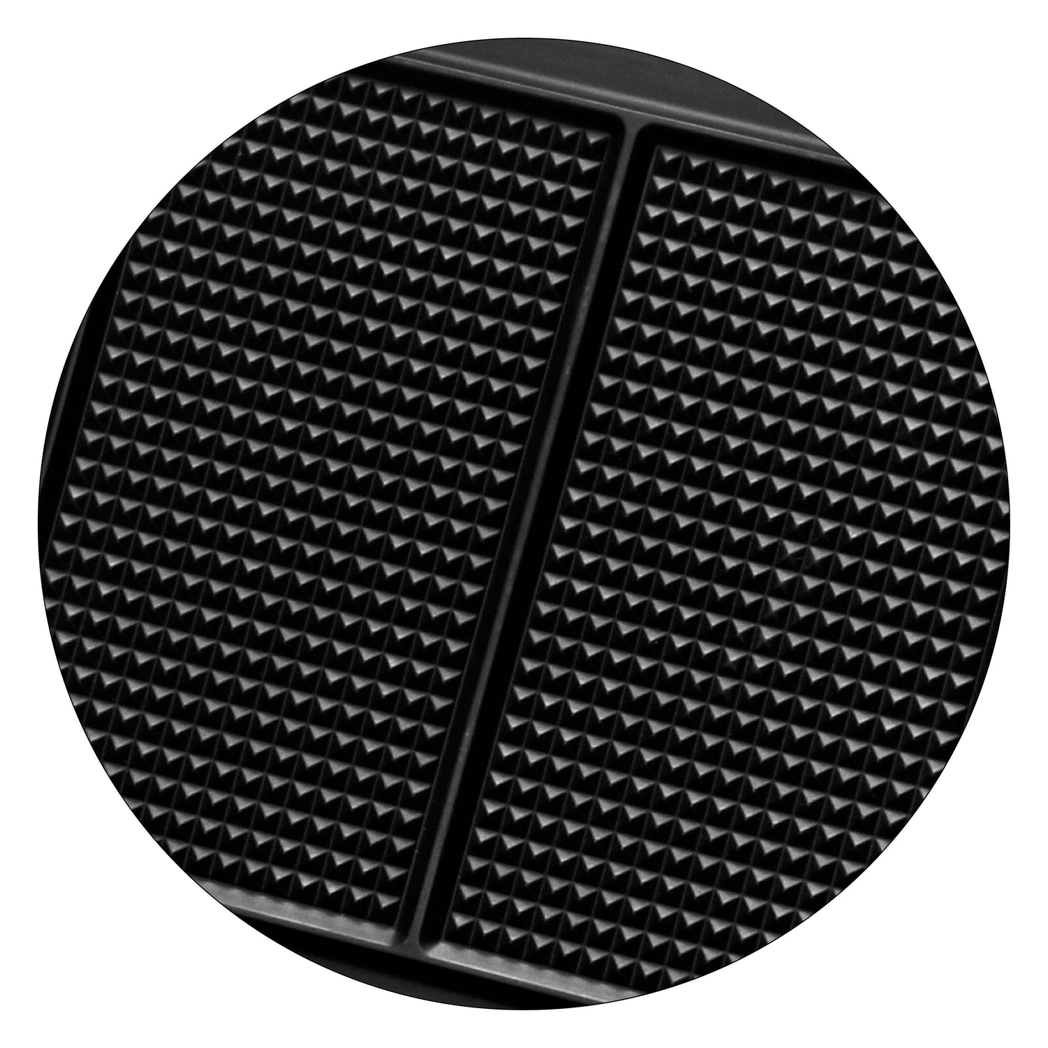 Gaufrier noir avec motif pyramidal.