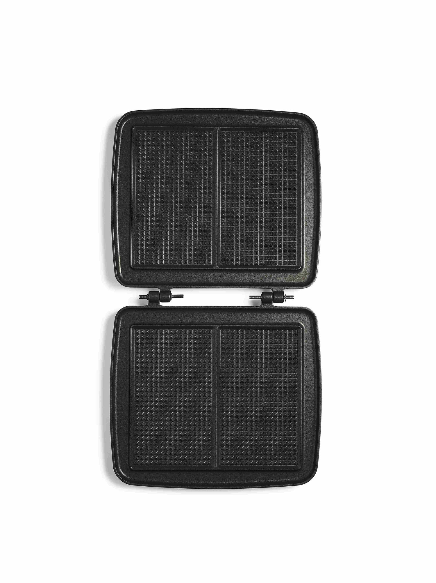 Gaufrier noir ouvert.