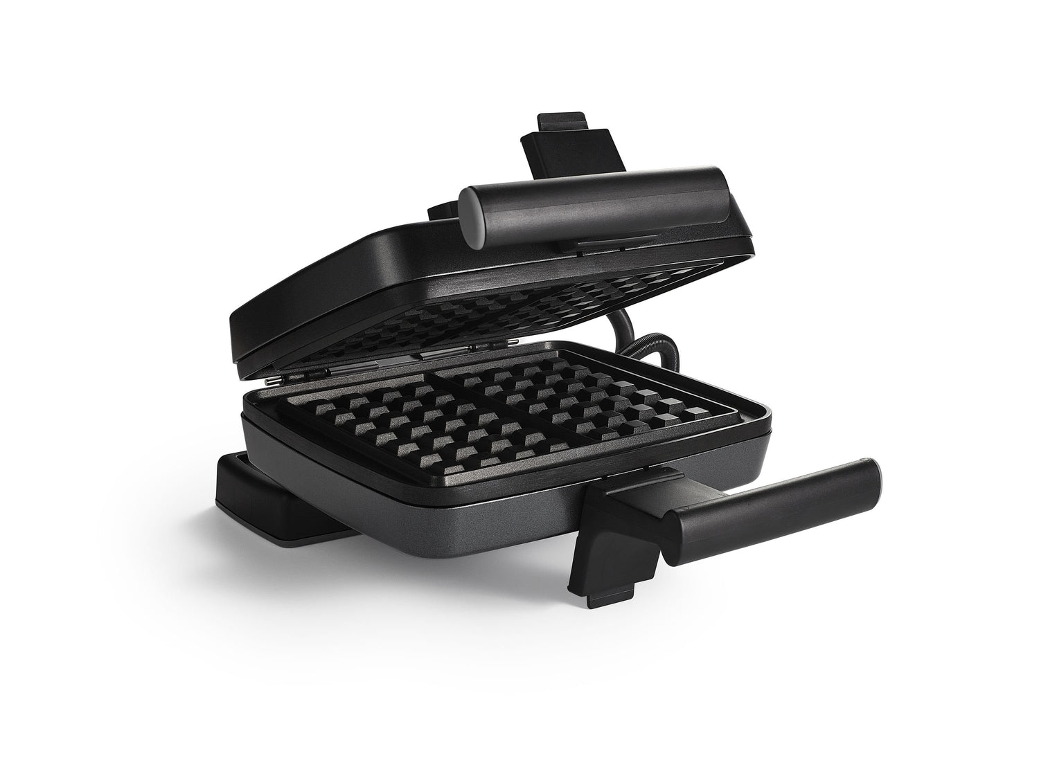 Gaufrier noir ouvert.