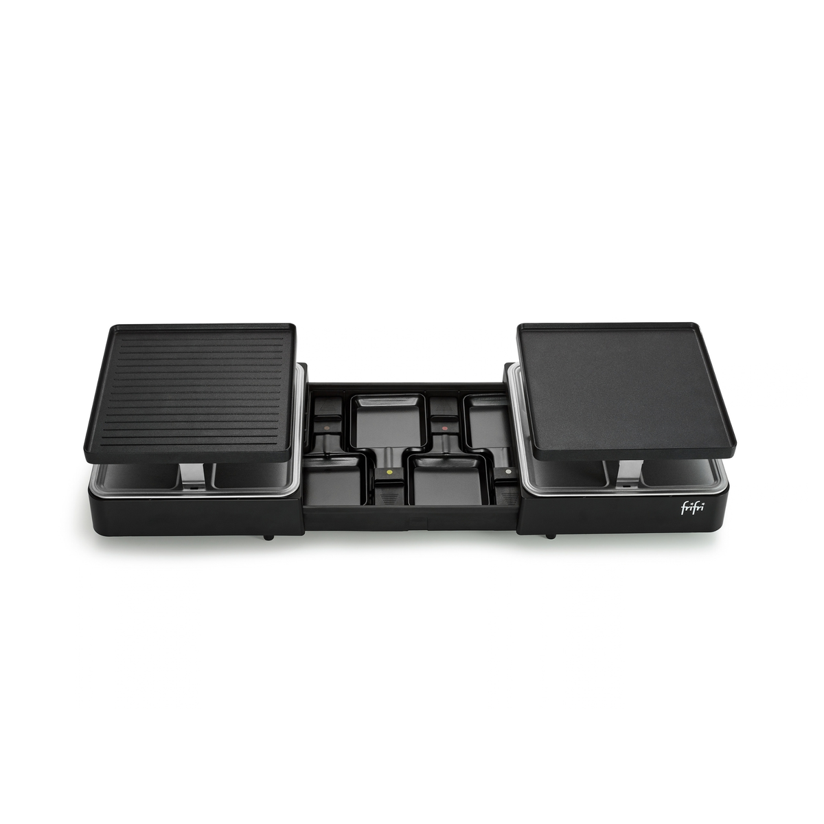 Grill électrique de table « Raclette Gourmet » doté de deux plaques de cuisson plates et carrées et de huit petits moules à raclette soigneusement rangés en dessous dans un système de rangement intégré, présenté sur fond blanc.