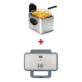 Un Pack : J'emménage avec une mini friteuse à frites en inox au-dessus d'un appareil à croque-monsieur XXL, séparés par un signe plus rouge sur fond blanc - le duo idéal de la cuisine.