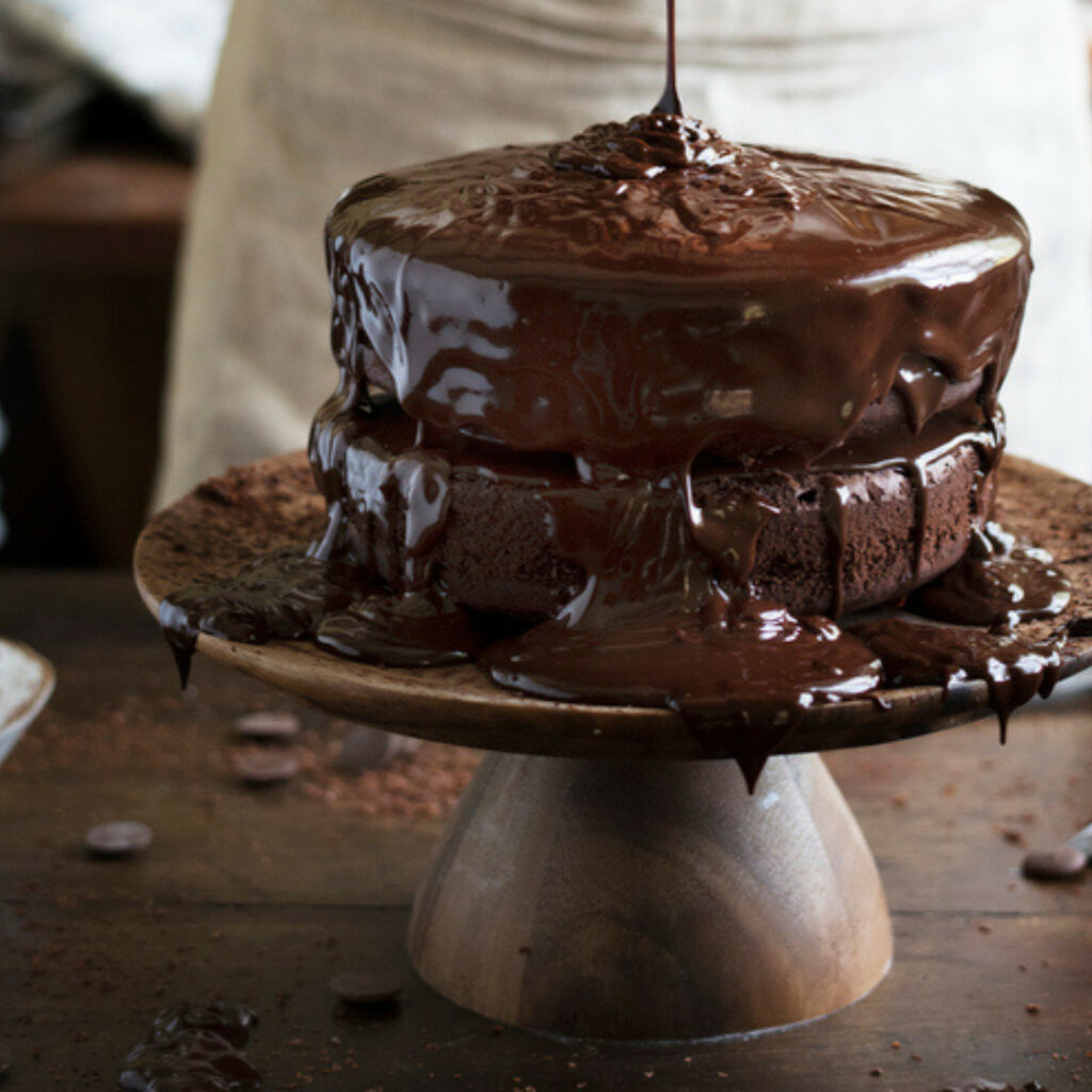 chocolat fondant pour glaçage d'un gâteau
